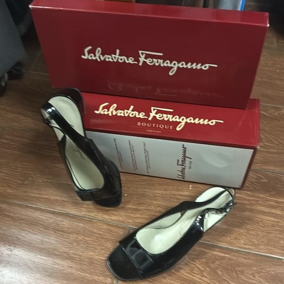 👠 Salvatore Ferragamo‎ Boutique Black heels style # DR47458 E36 5 1/2D